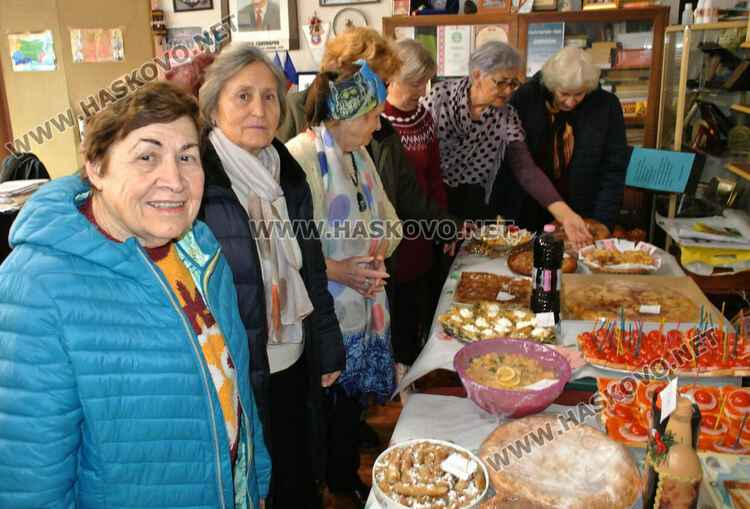 Кулинарна изложба и фолклорни изпълнения на Игнажден в Тракийското дружество