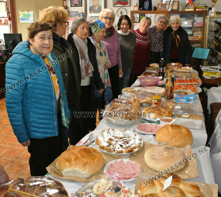 Кулинарна изложба и фолклорни изпълнения на Игнажден в Тракийското дружество