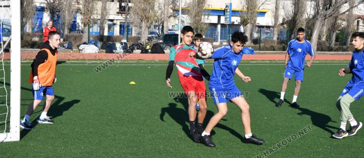 Надпреварите по НП „Заедно в изкуствата и спорта“допринесоха за прекрасни емоции между учениците в навечерието на празниците