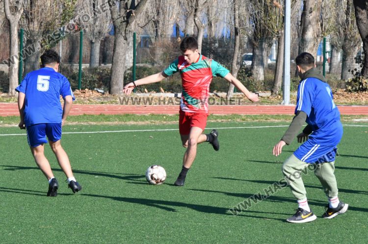 Надпреварите по НП „Заедно в изкуствата и спорта“допринесоха за прекрасни емоции между учениците в навечерието на празниците