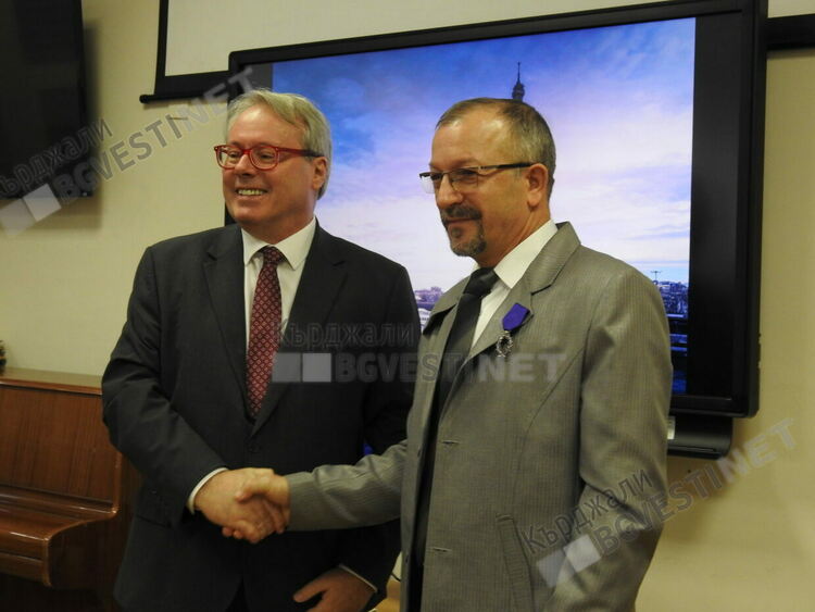 Кърджалиец стана Рицар на Ордена на академичните палми на Франция