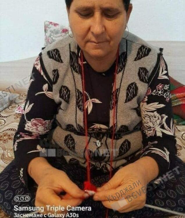 Терлици с коледна украса са хита в социалните мрежи за кърджалийци преди празниците