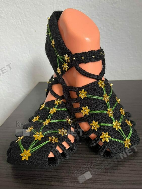 Терлици с коледна украса са хита в социалните мрежи за кърджалийци преди празниците