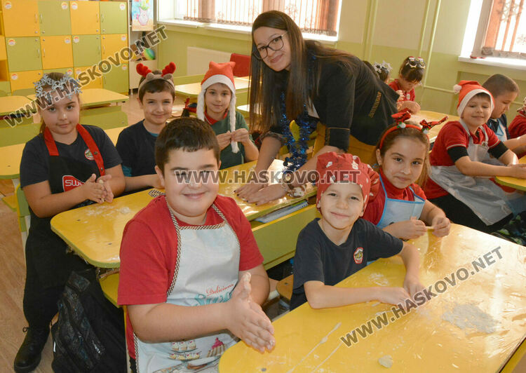 Традицията на Коледната пекарна в училище „Васил Левски“ се предава от учениците към детските градини