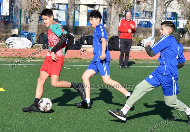 Надпреварите по НП „Заедно в изкуствата и спорта“допринесоха за прекрасни емоции между учениците в навечерието на празниците