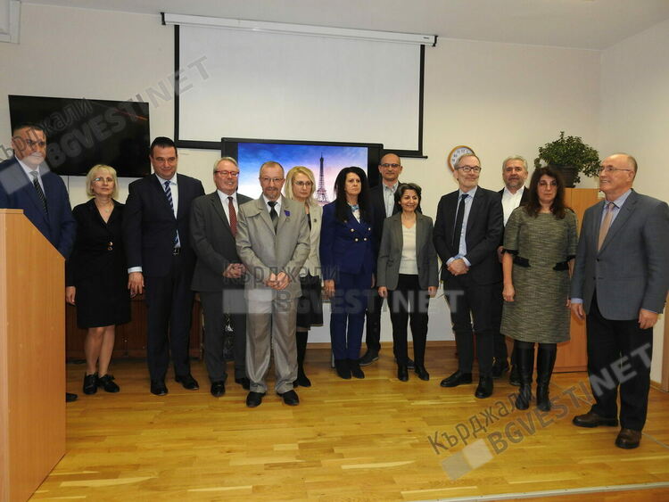 Кърджалиец стана Рицар на Ордена на академичните палми на Франция