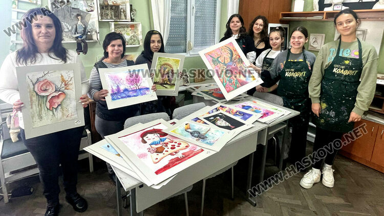„Колорит“ с призови места в национален конкурс, подариха картини на деца с увреждания