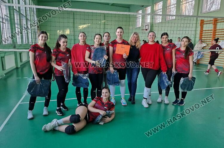 Надпреварите по НП „Заедно в изкуствата и спорта“допринесоха за прекрасни емоции между учениците в навечерието на празниците