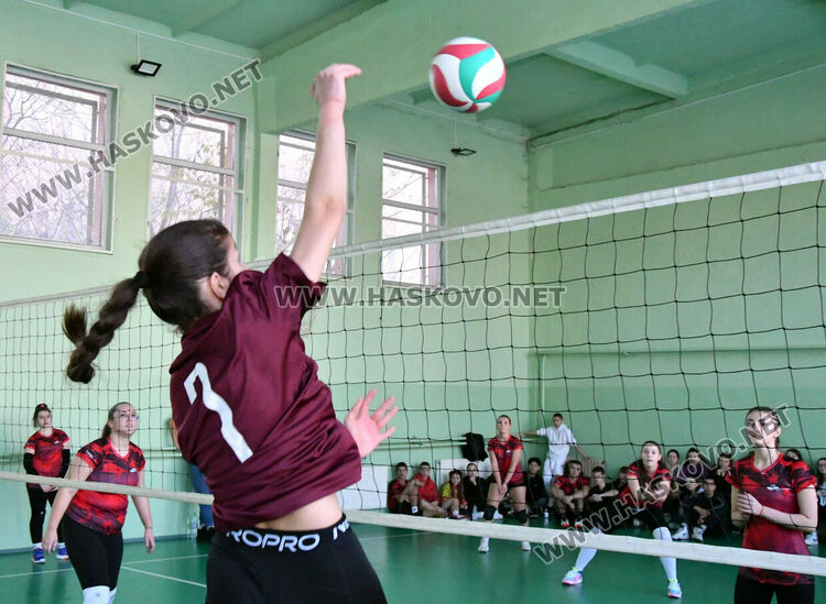 Надпреварите по НП „Заедно в изкуствата и спорта“допринесоха за прекрасни емоции между учениците в навечерието на празниците