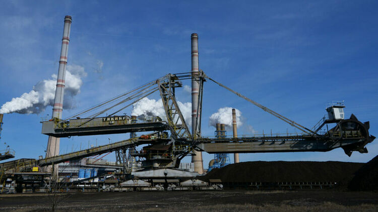 При затварянето на въгледобива и тецовете до 2038 г. заетостта в Старозагорска област ще се съкрати почти наполовина - и заради свързаните с тях други бизнеси, която би трябвало да бъде компенсирана със заместваща „зелена“ заетост.