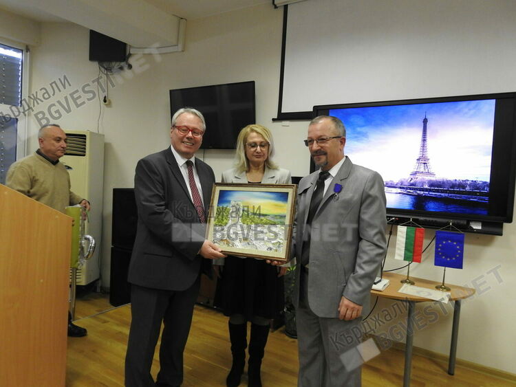 Кърджалиец стана Рицар на Ордена на академичните палми на Франция