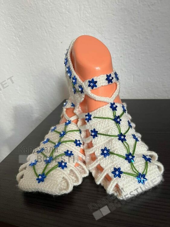 Терлици с коледна украса са хита в социалните мрежи за кърджалийци преди празниците