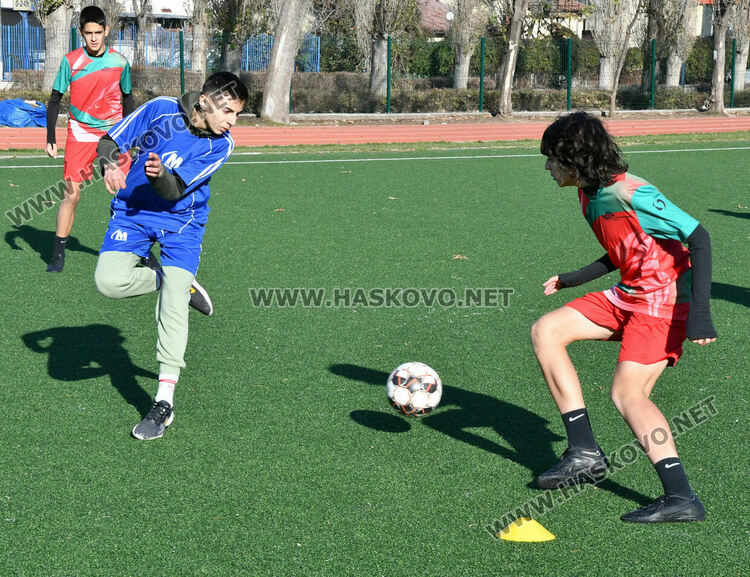 Надпреварите по НП „Заедно в изкуствата и спорта“допринесоха за прекрасни емоции между учениците в навечерието на празниците
