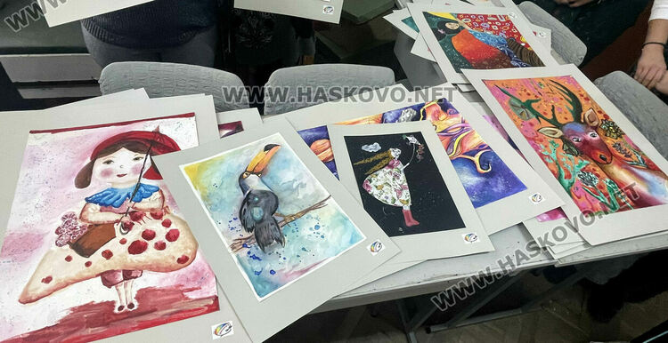 „Колорит“ с призови места в национален конкурс, подариха картини на деца с увреждания