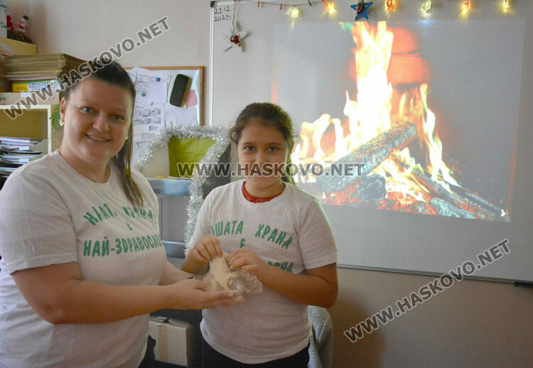 Традицията на Коледната пекарна в училище „Васил Левски“ се предава от учениците към детските градини