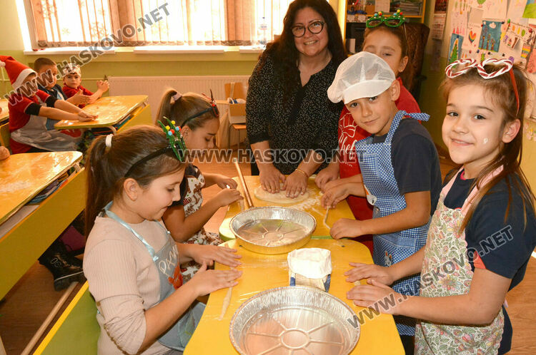 Традицията на Коледната пекарна в училище „Васил Левски“ се предава от учениците към детските градини