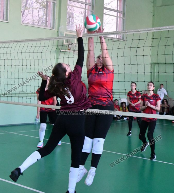 Надпреварите по НП „Заедно в изкуствата и спорта“допринесоха за прекрасни емоции между учениците в навечерието на празниците