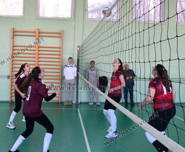 Надпреварите по НП „Заедно в изкуствата и спорта“допринесоха за прекрасни емоции между учениците в навечерието на празниците