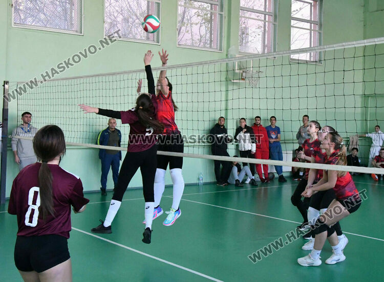 Надпреварите по НП „Заедно в изкуствата и спорта“допринесоха за прекрасни емоции между учениците в навечерието на празниците