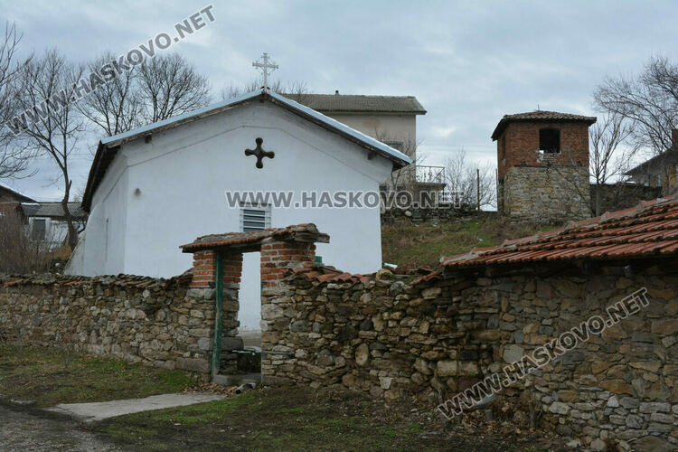 Благотворителен базар събира пари за ремонт на църквата в Клокотница