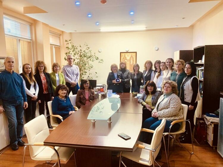 Веселина Павлитова с почетна грамота от МОН. Каза, че продължава да е началник