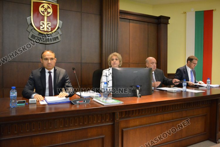 Повишават се заплатите в местното самоуправление