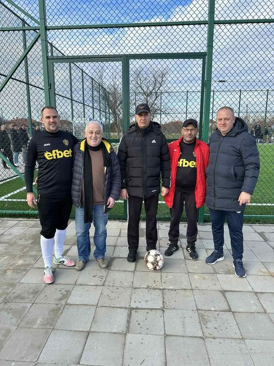 С водосвет и турнир откриха спортната площадка в Дебър