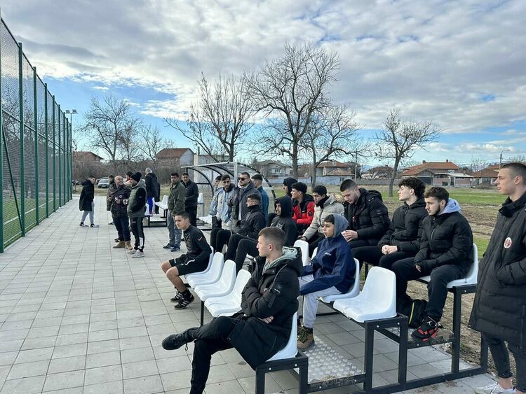 С водосвет и турнир откриха спортната площадка в Дебър