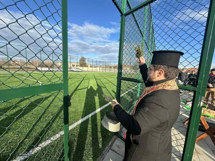 С водосвет и турнир откриха спортната площадка в Дебър