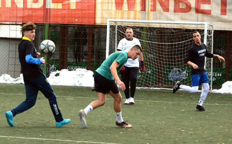 В Хасково се провежда футболен турнир в подкрепа на Рени