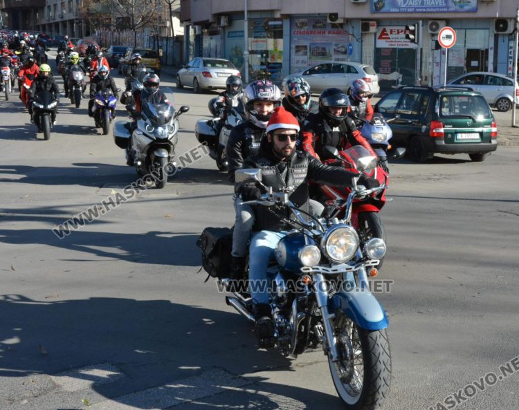 Дядо Коледа на мотор