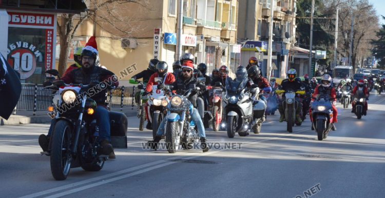 Дядо Коледа на мотор