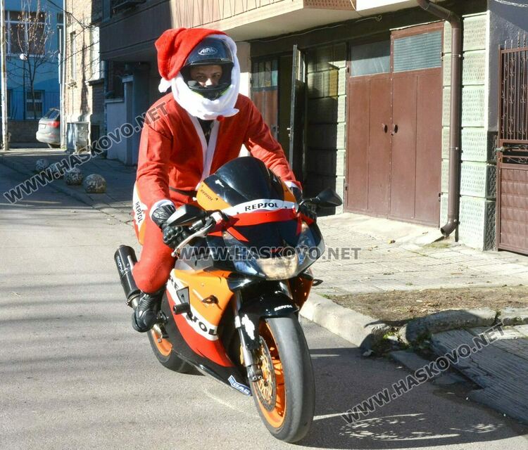 Дядо Коледа на мотор