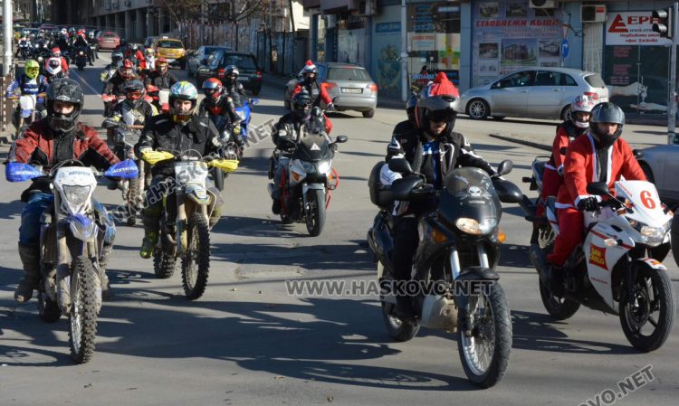 Дядо Коледа на мотор