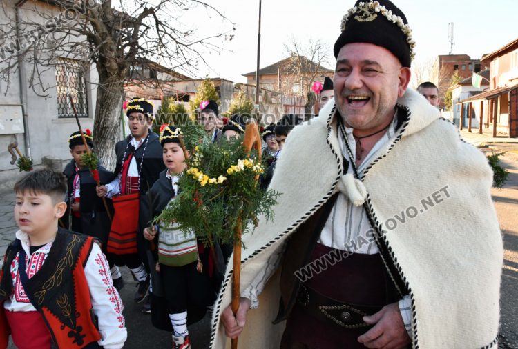 Кметът на Узунджово поведе коледарската дружина с наричания за здраве и берекет в домовете
