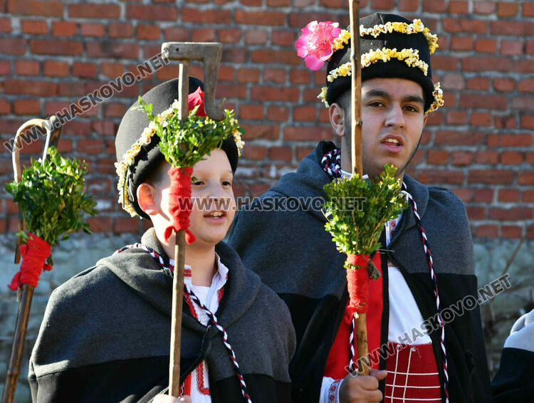 Кметът на Узунджово поведе коледарската дружина с наричания за здраве и берекет в домовете