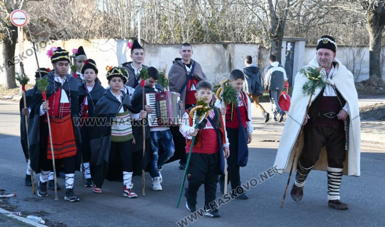 Кметът на Узунджово поведе коледарската дружина с наричания за здраве и берекет в домовете