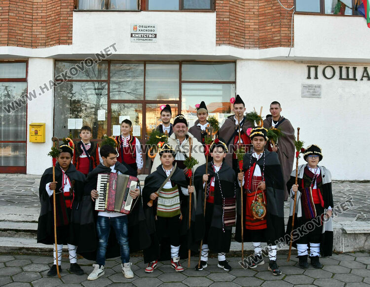 Кметът на Узунджово поведе коледарската дружина с наричания за здраве и берекет в домовете