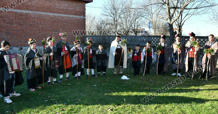 Кметът на Узунджово поведе коледарската дружина с наричания за здраве и берекет в домовете