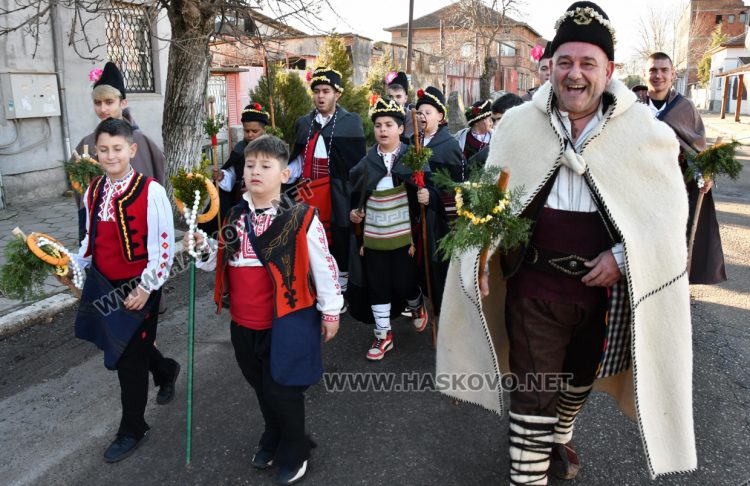 Кметът на Узунджово поведе коледарската дружина с наричания за здраве и берекет в домовете