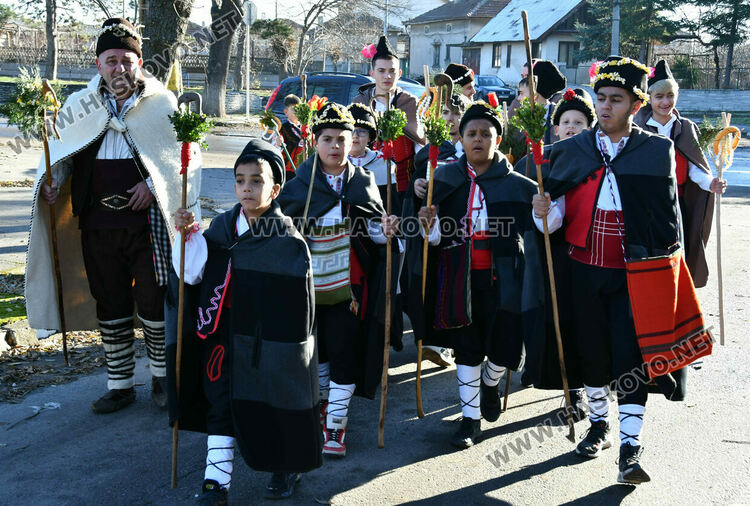 Кметът на Узунджово поведе коледарската дружина с наричания за здраве и берекет в домовете