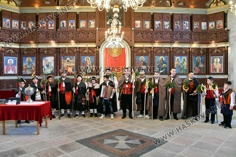 Кметът на Узунджово поведе коледарската дружина с наричания за здраве и берекет в домовете