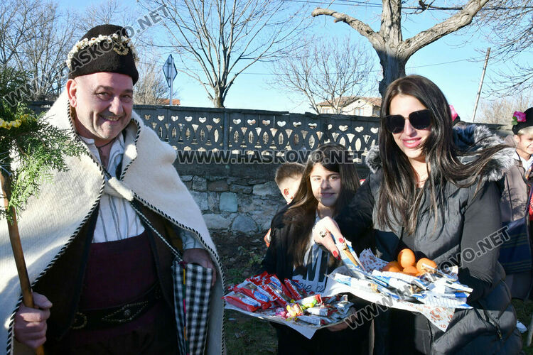Кметът на Узунджово поведе коледарската дружина с наричания за здраве и берекет в домовете
