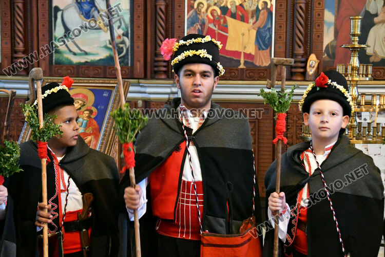 Кметът на Узунджово поведе коледарската дружина с наричания за здраве и берекет в домовете