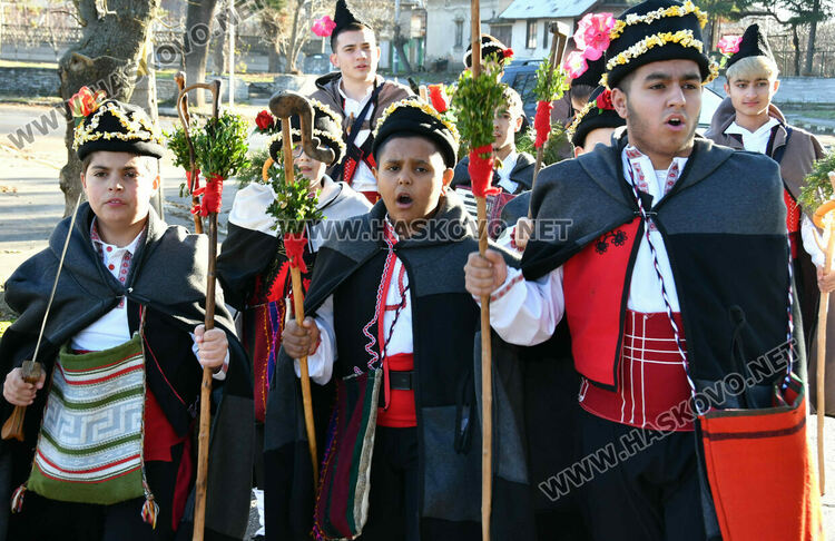Кметът на Узунджово поведе коледарската дружина с наричания за здраве и берекет в домовете