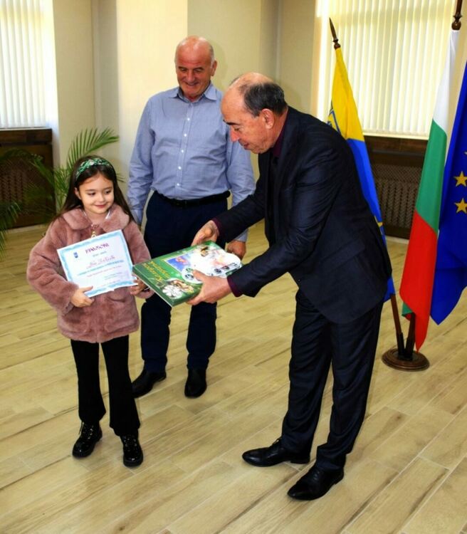 Ученици от Асеновград бяха наградени за участието си в национален конкурс