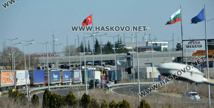 Интензивен е трафикът за камиони на изход от "Капитан Андреево"