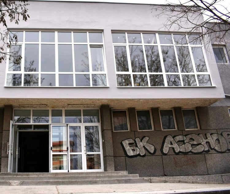 Подобряват енергийната ефективност на спортна зала "Асеновец"
