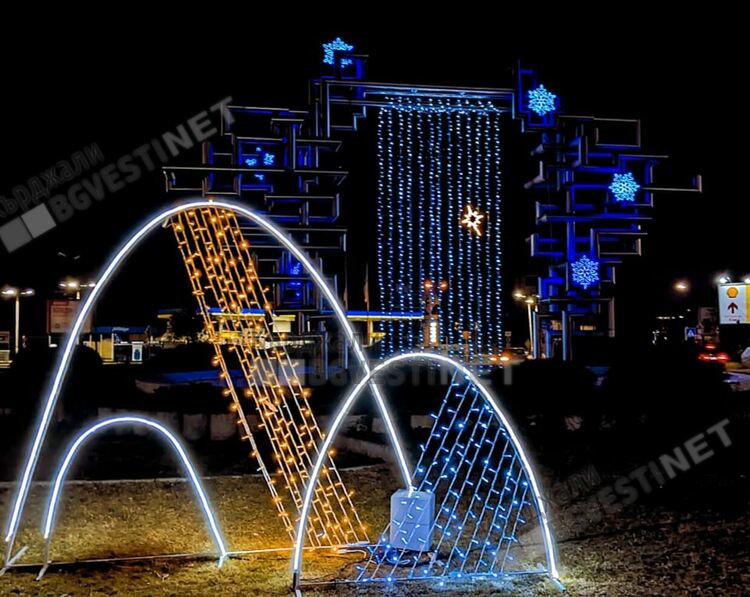 Един от символите на Кърджали-Лирата на Орфей засия за Новогодишните празници