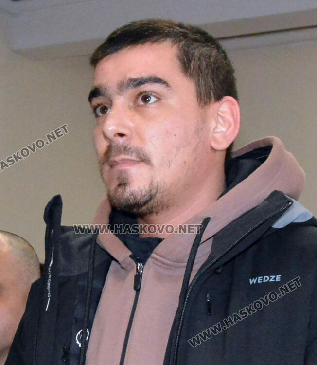 Оставиха в ареста 28-годишен, задържан с мигранти при полицейска гонка и удар в патрулка